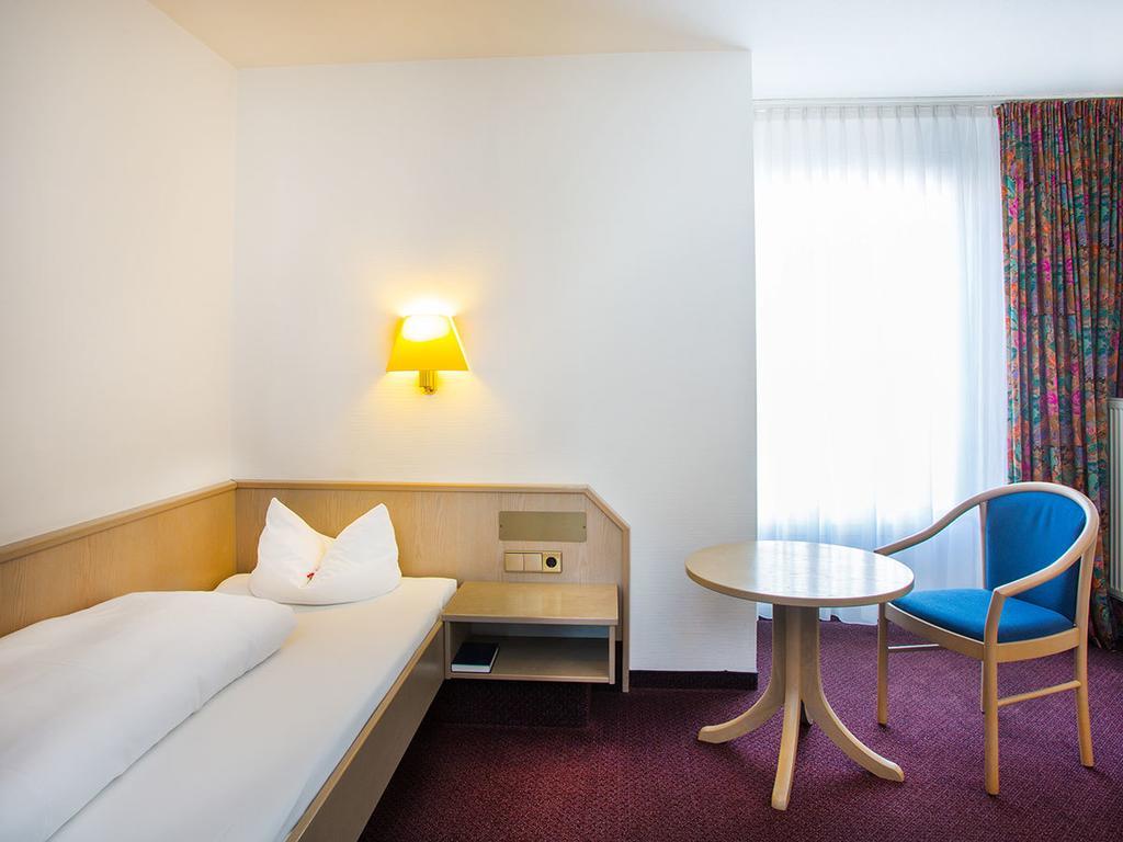 Hotel Kreuz Gaestehaus Und Lauchertbar Mit Terrasse Gammertingen ห้อง รูปภาพ