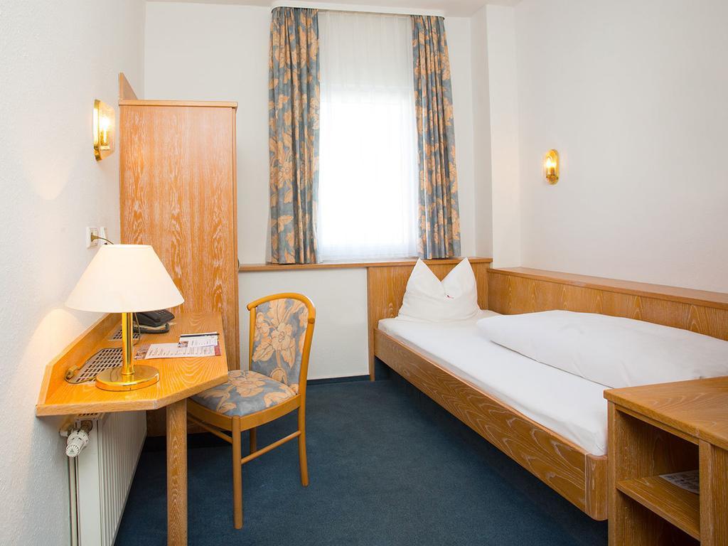 Hotel Kreuz Gaestehaus Und Lauchertbar Mit Terrasse Gammertingen ห้อง รูปภาพ